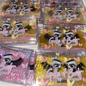 Eyelashes, lip scrubs & lipgloss